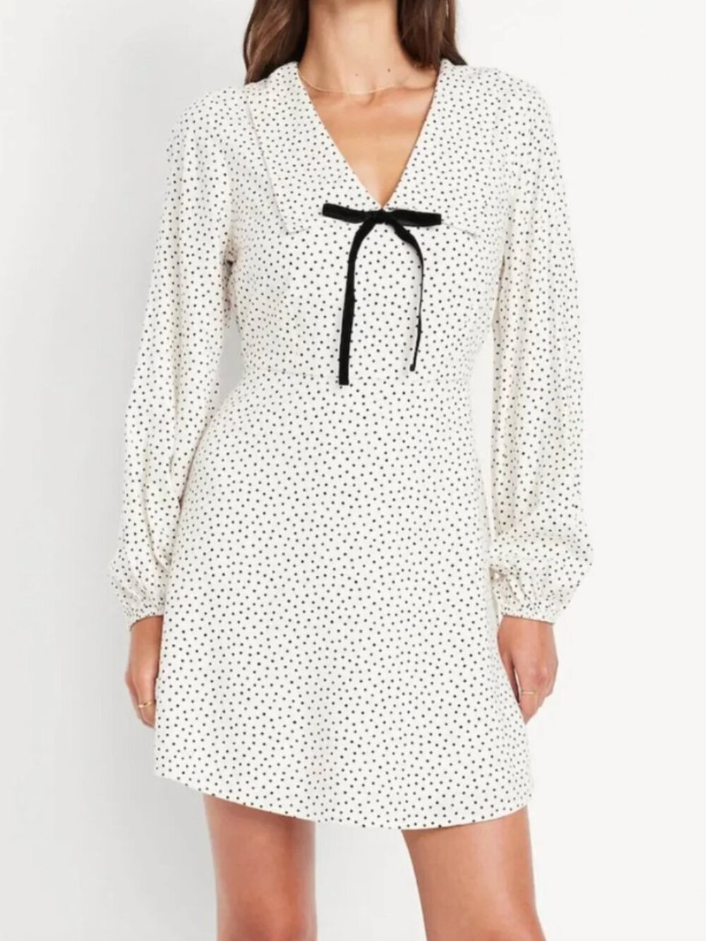 Adorable Old Navy polka dot dress with bow and retro collar